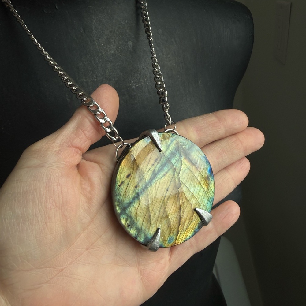 Labradorite Round Pendant Necklace - statement jewelry chunky necklace pendant - Picture 6 of 8